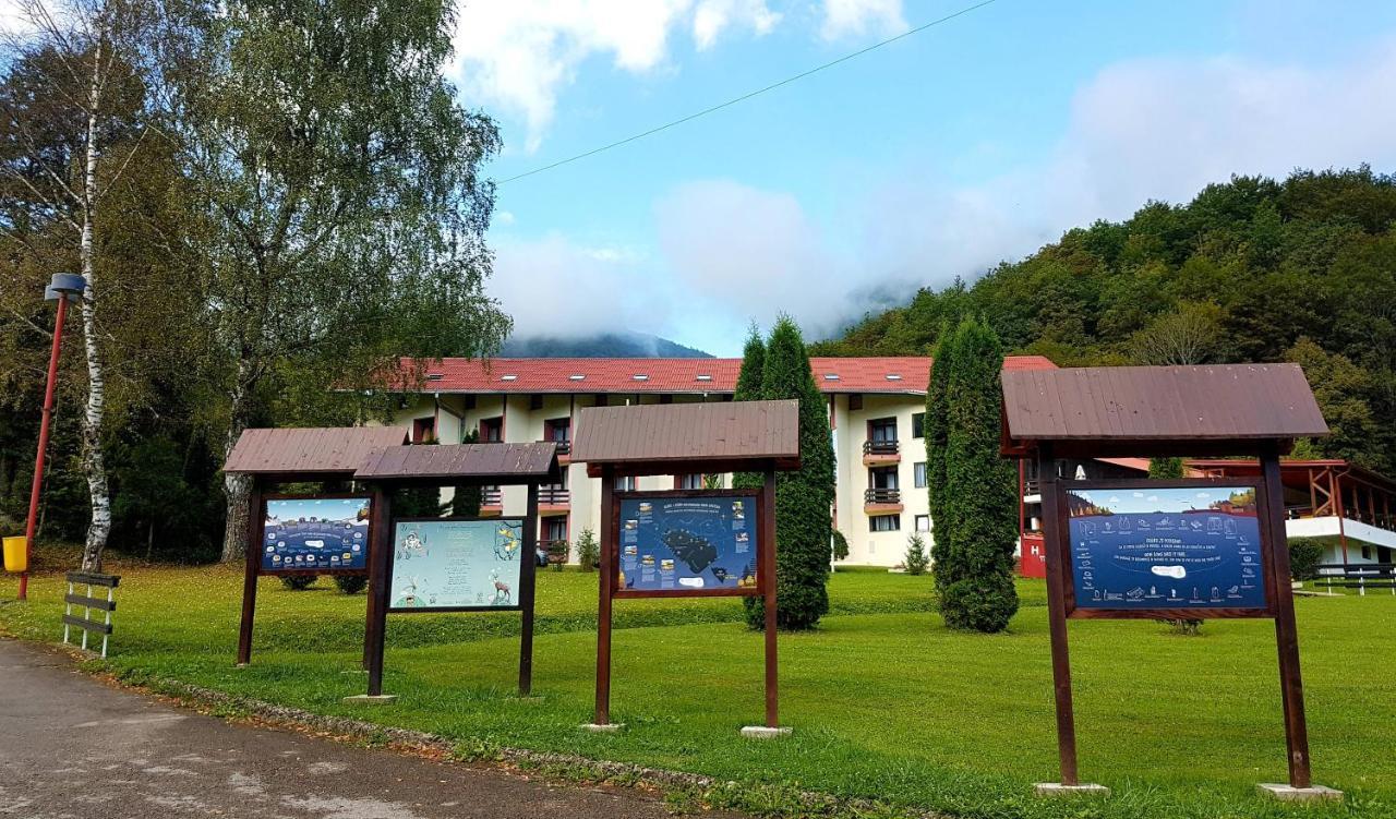 Hotel Mladost Tjentiste Ngoại thất bức ảnh