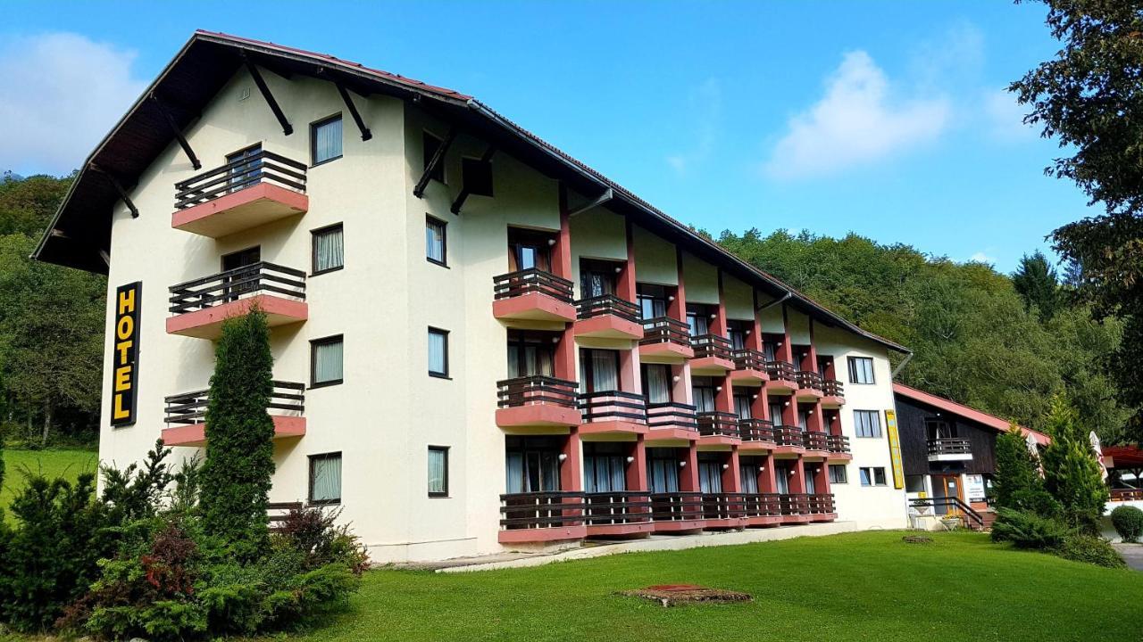 Hotel Mladost Tjentiste Ngoại thất bức ảnh
