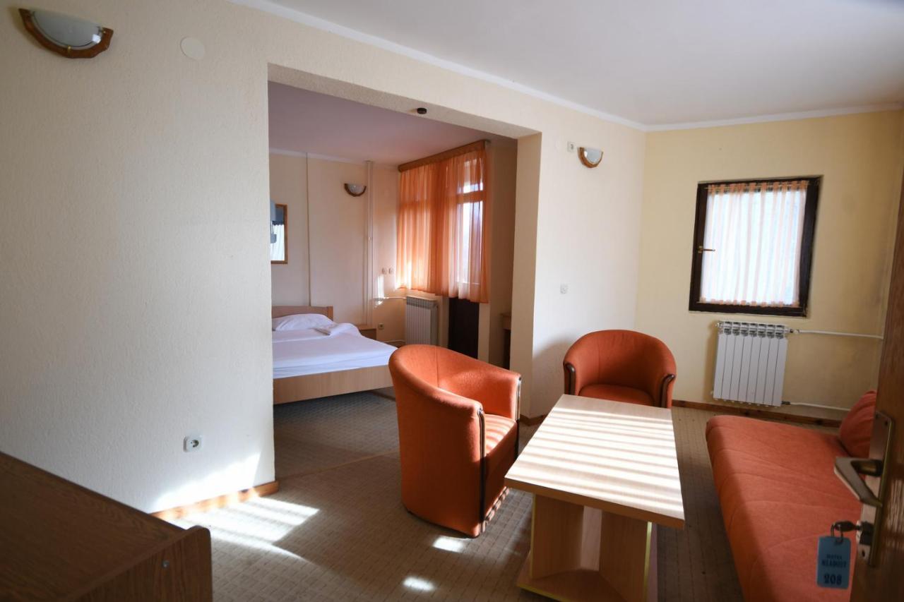 Hotel Mladost Tjentiste Ngoại thất bức ảnh