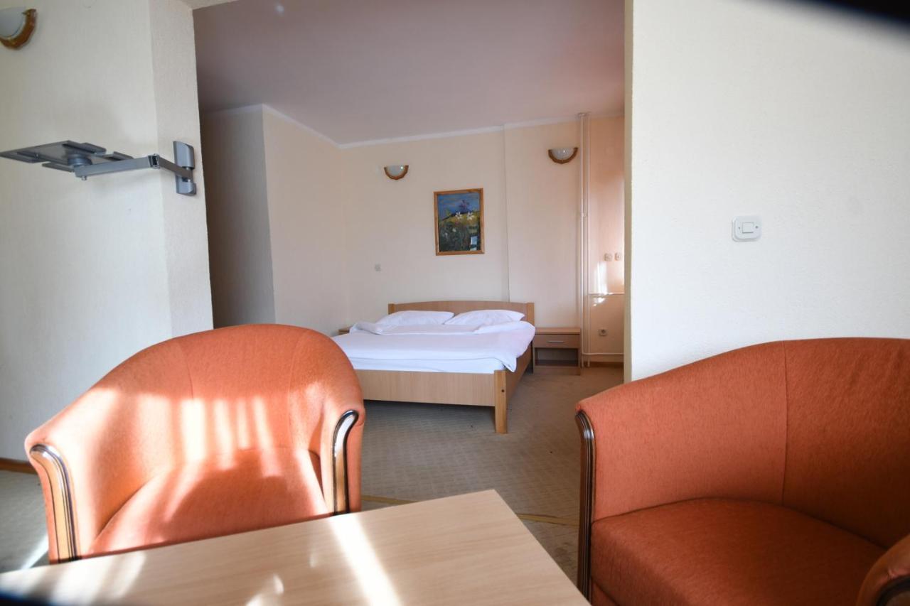 Hotel Mladost Tjentiste Ngoại thất bức ảnh