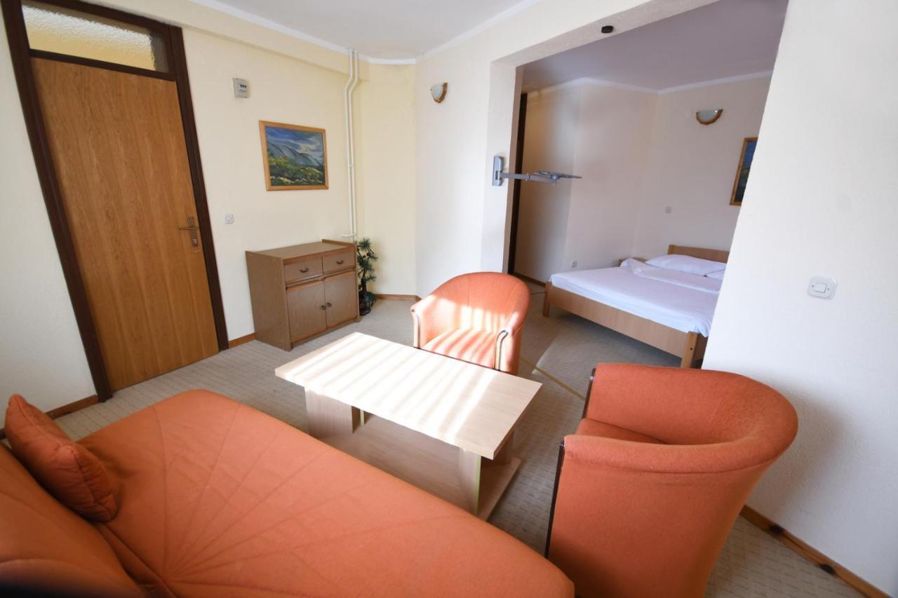 Hotel Mladost Tjentiste Ngoại thất bức ảnh