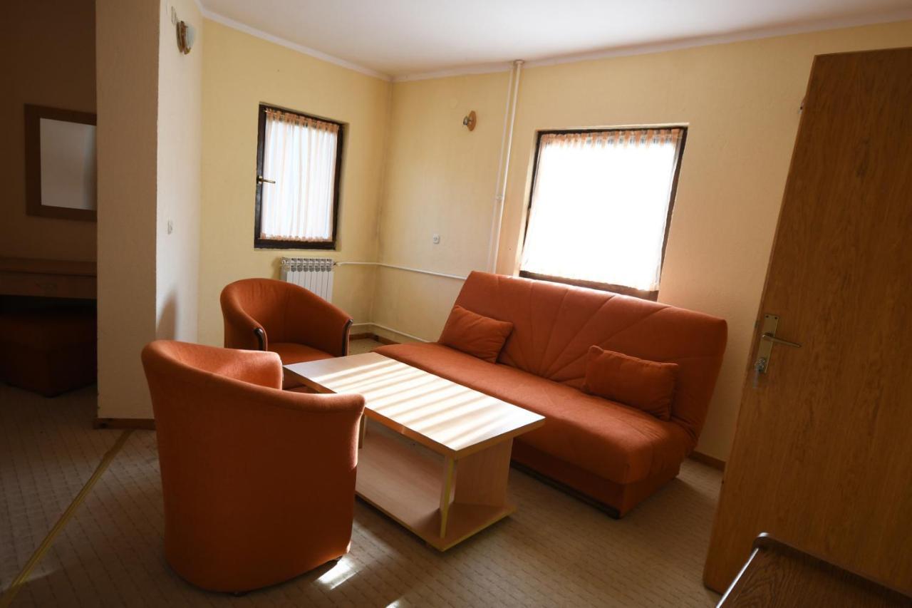 Hotel Mladost Tjentiste Ngoại thất bức ảnh
