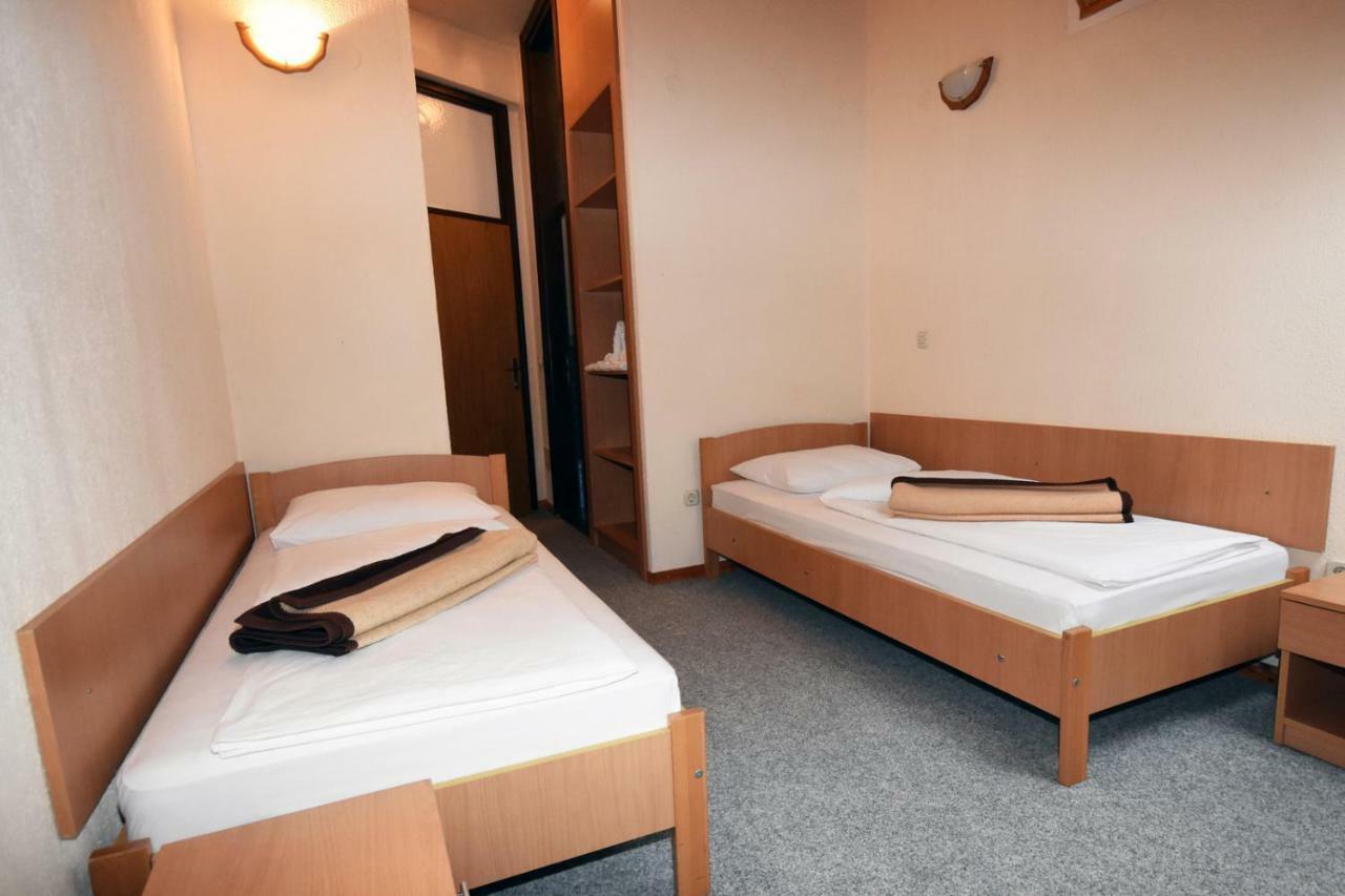 Hotel Mladost Tjentiste Ngoại thất bức ảnh
